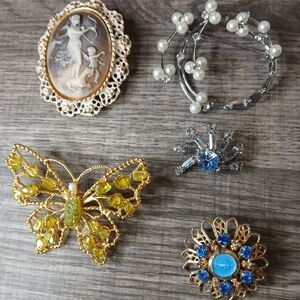 Elegant Vintage Brooch Lot